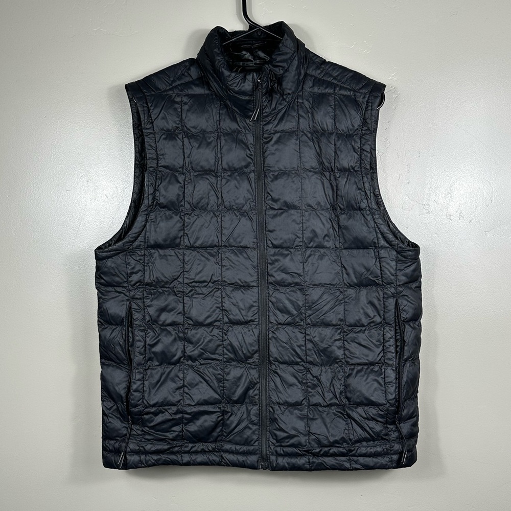 The North Face Men’s ThermoBall Vest 2.0 Puffer Jacket in Black Size Medium - Picture 3 of 10